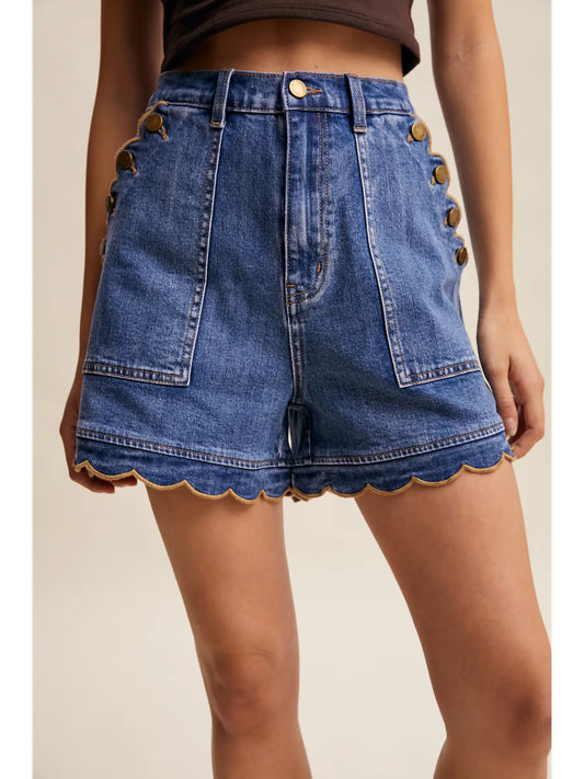 Scallop Button Side Shorts